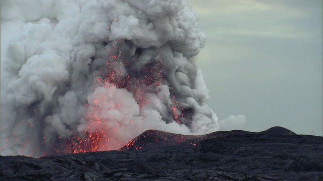 WS ZI火山喷发/希洛，夏威夷，美国视频素材