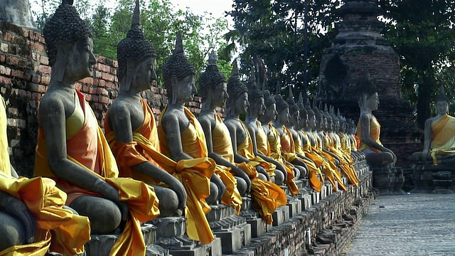 泰国大城府Yai Chai Mongkon寺的MS ZO WS佛像线视频素材