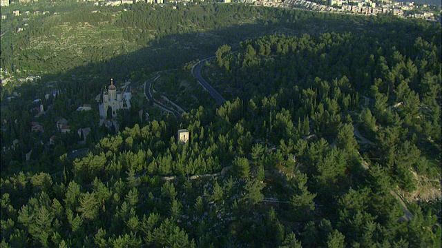 以色列耶路撒冷，因施洗约翰出生地而闻名的AERIAL Ein Kerem社区视频素材