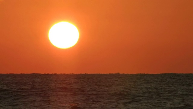 海上日落时视频素材