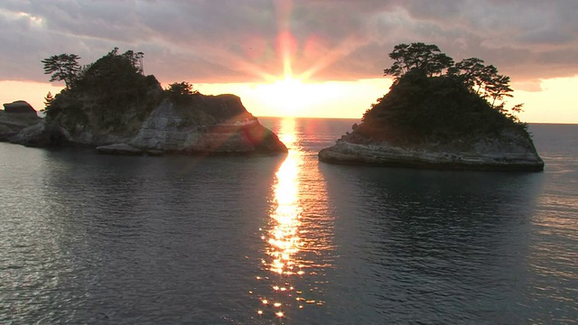 海上日出时视频素材