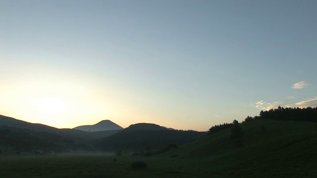 太阳从山后升起视频素材