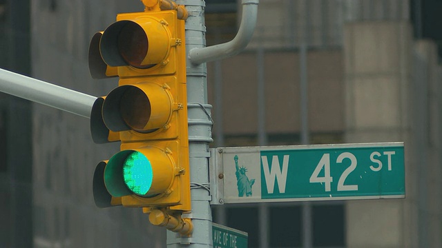美国纽约市42街和6街的CU灯光变化视频素材