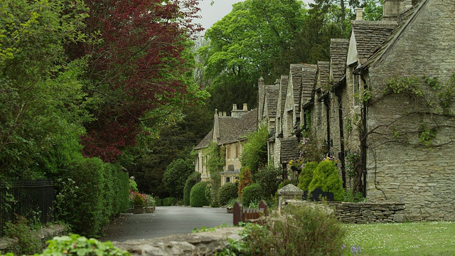 拥有石头房屋的WS TU村/ Castle Combe，科茨沃尔德，英国威尔特郡视频素材