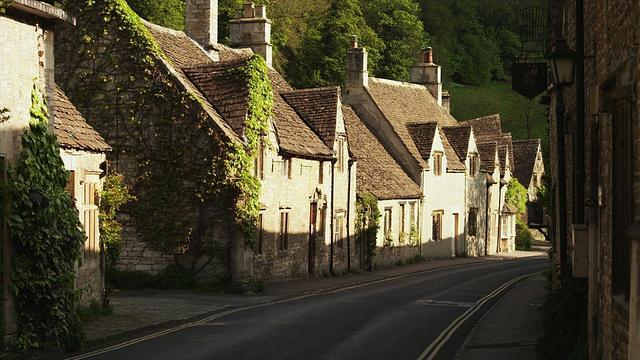 拥有石头房屋的WS村/ Castle Combe，科茨沃尔德，威尔特郡，英国视频素材