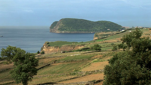 葡萄牙Terceira的Monte Brasil被Angra do Heroismo包围视频素材