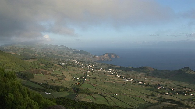 风景和岛屿景观/ Morro Queimado，罗塞斯，圣乔治，葡萄牙视频素材