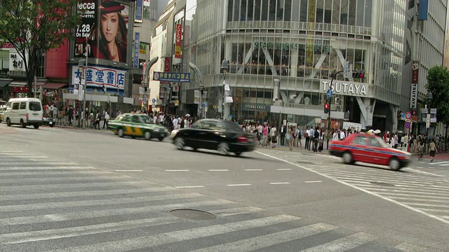 日本新宿东京涩谷站附近的行人交通景观视频素材