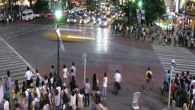 日本新宿东京涩谷站附近的行人交通景观视频素材