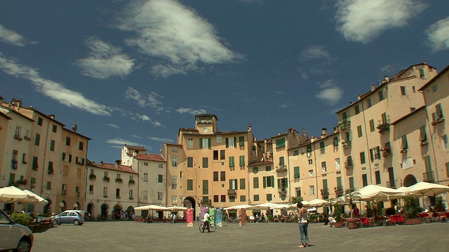 意大利托斯卡纳的卢卡广场(Piazza dell' anfitatro / luca)视频素材