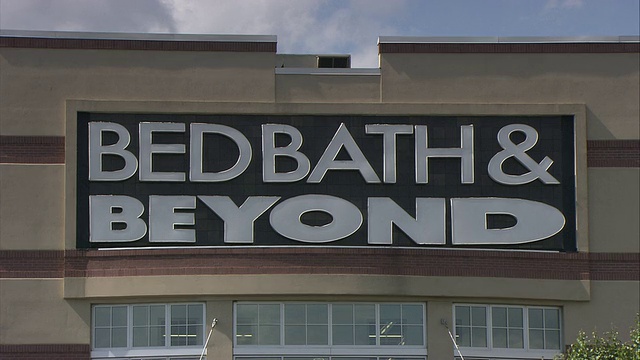 CU Bed, Bath and Beyond标志位于美国纽约Elmsford大楼上视频素材