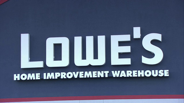 CU Lowe's Home Improvement Center标志/美国纽约奥兰治堡视频素材