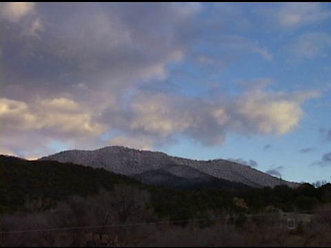 雪山飘云视频素材