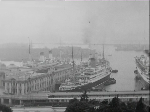 1938年10月泛亚远洋班轮在意大利地中海热那亚港停泊视频素材