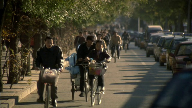 MS, SELECTIVE FOCUS, Traffic on street，北京，中国视频素材