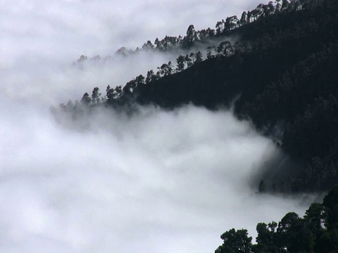 朋友:山间隔拍摄视频素材