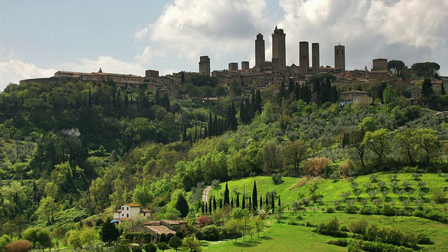 T/L WS San Gimignano横跨托斯卡纳乡村视频素材