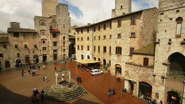 T/L HA Piazza della Cisterna 在意大利圣吉米尼亚诺视频素材