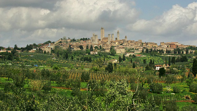 T/L WS San Gimignano和周围的托斯卡纳乡村/意大利视频素材