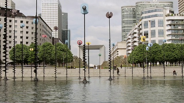 T/L ZO Pool Esplanade de la Defense，巴黎，法国视频素材