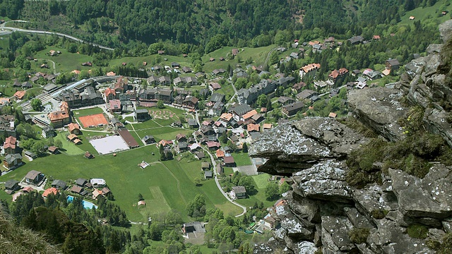 从MÃ nnlichen山在Lauterbrunnen山谷/ Grindelwald，伯恩斯阿尔卑斯山，瑞士视频素材