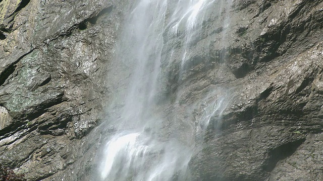 Lauterbrunnen瀑布在Lauterbrunnen山谷/ Lauterbrunnen, berese阿尔卑斯山，瑞士视频素材