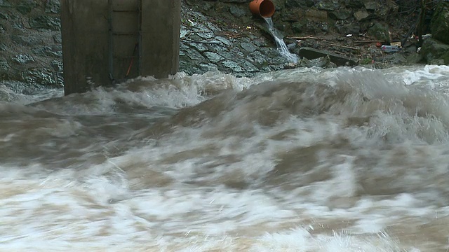 高清慢镜头:大雨过后视频素材