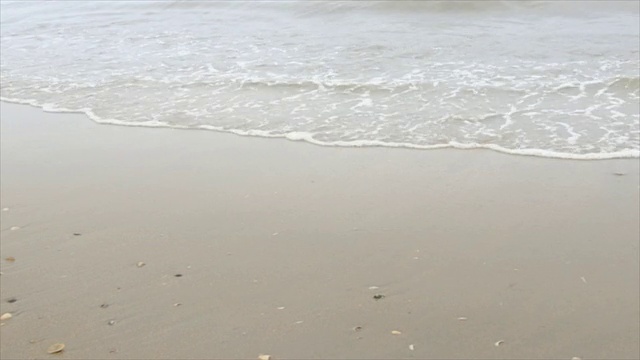 多莉:北海海滩，清晨，海浪特写，两张照片视频素材