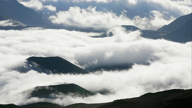 WS T/L移动云，哈雷阿卡拉火山口，毛伊岛，夏威夷，美国视频素材