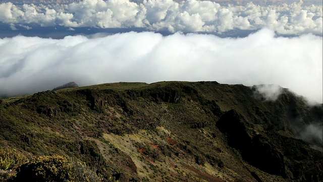 WS T/L移动云山，哈雷阿卡拉火山口，毛伊，夏威夷，美国视频下载