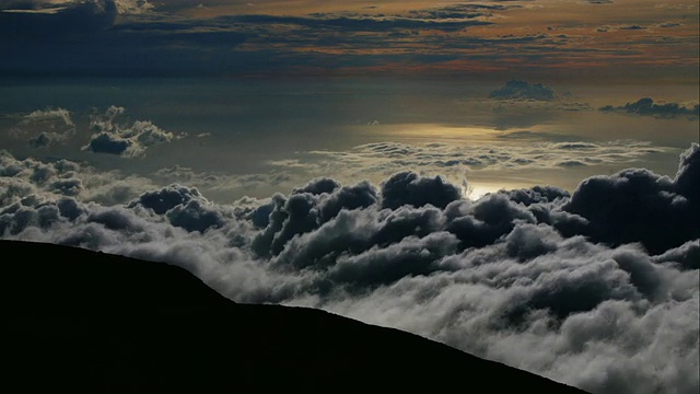 WS T/L云，哈雷阿卡拉火山口，毛伊岛，夏威夷，美国视频素材