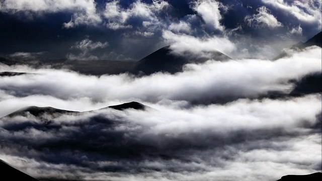 WS T/L云，哈雷阿卡拉火山口，毛伊岛，夏威夷，美国视频素材