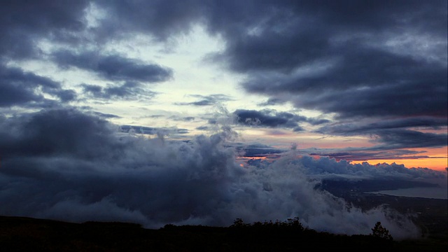 WS T/L云，哈雷阿卡拉火山口，毛伊岛，夏威夷，美国视频下载