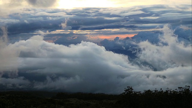 WS T/L云，哈雷阿卡拉火山口，毛伊岛，夏威夷，美国视频素材