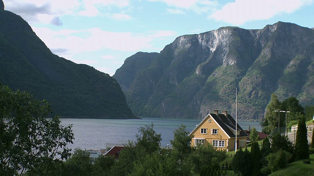 这是挪威的Aurlandsfjord / Aurlandsvange, Sogn og Fjordane, Norway视频素材