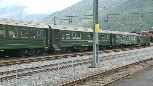 WS PAN View of FlÃ¥msbana railway / FlÃ¥m，挪威Sogn og Fjordane视频素材