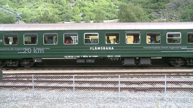 WS PAN View of FlÃ¥msbana railway / FlÃ¥m，挪威Sogn og Fjordane视频素材