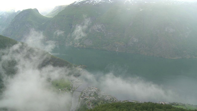 这是挪威的Aurlandsfjord / Aurlandsvange, Sogn og Fjordane, Norway视频素材