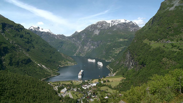 挪威盖兰格峡湾(Geirangerfjord / Geiranger)的游轮视频素材