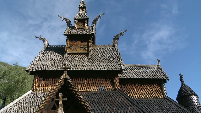 挪威Sogn og Fjordane县的Stave church / Borgund女士视频素材