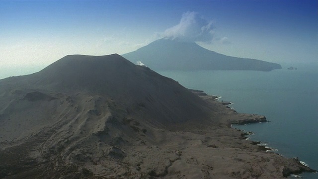 低空中，巽他海峡和喀拉喀托岛，印度尼西亚视频素材