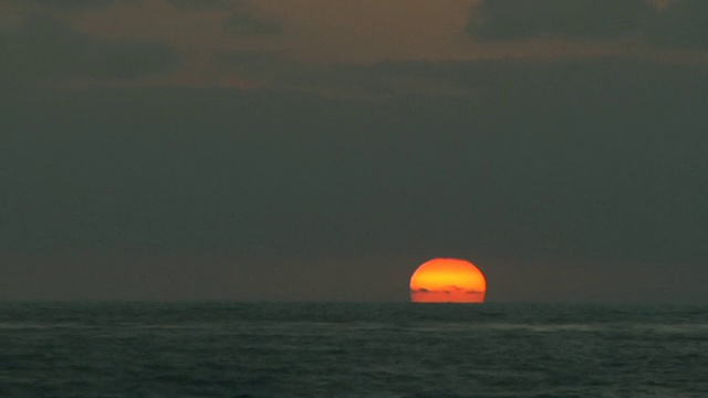 红色的夕阳视频素材