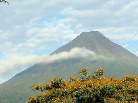 火山和云视频素材