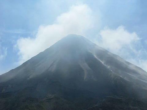 火山和云视频素材