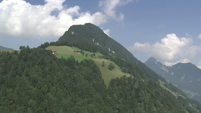 瑞士乌里乌里，Nidwalden, Ober Nas山上的WS POV ZO风景小屋视频下载