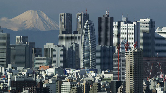 新宿天际线，背景是富士山/日本东京视频素材