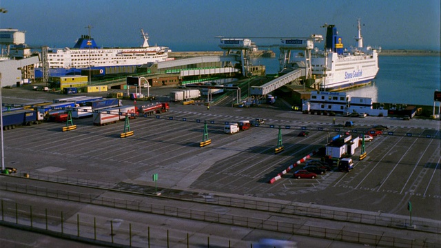 T/L, WS, HA，交通登船Stena Sealink渡轮，渡轮码头，多佛，英国视频素材