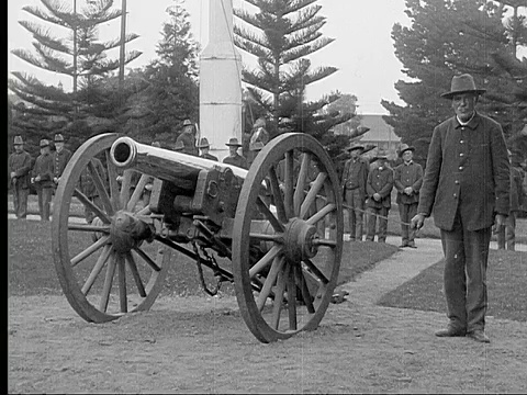 1913年，在墓地向内战士兵致敬的WS B&W大炮视频素材