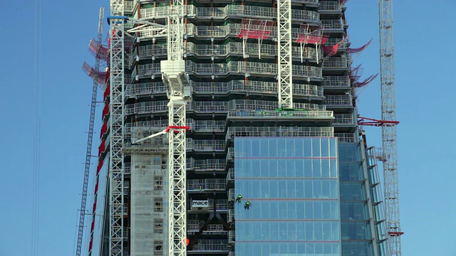 屠左女士对英国伦敦Shard Building建筑工程的看法视频素材