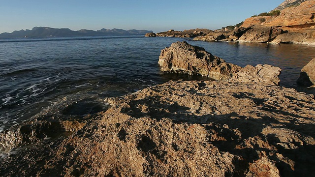 落基海岸和海滩视频素材